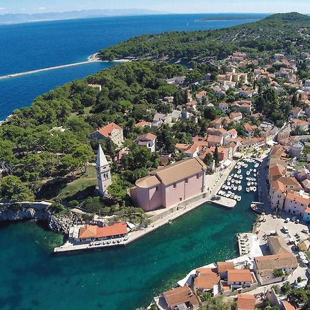 2 Bedroom Awesome Apartment In Veli Lošinj Eksteriør billede