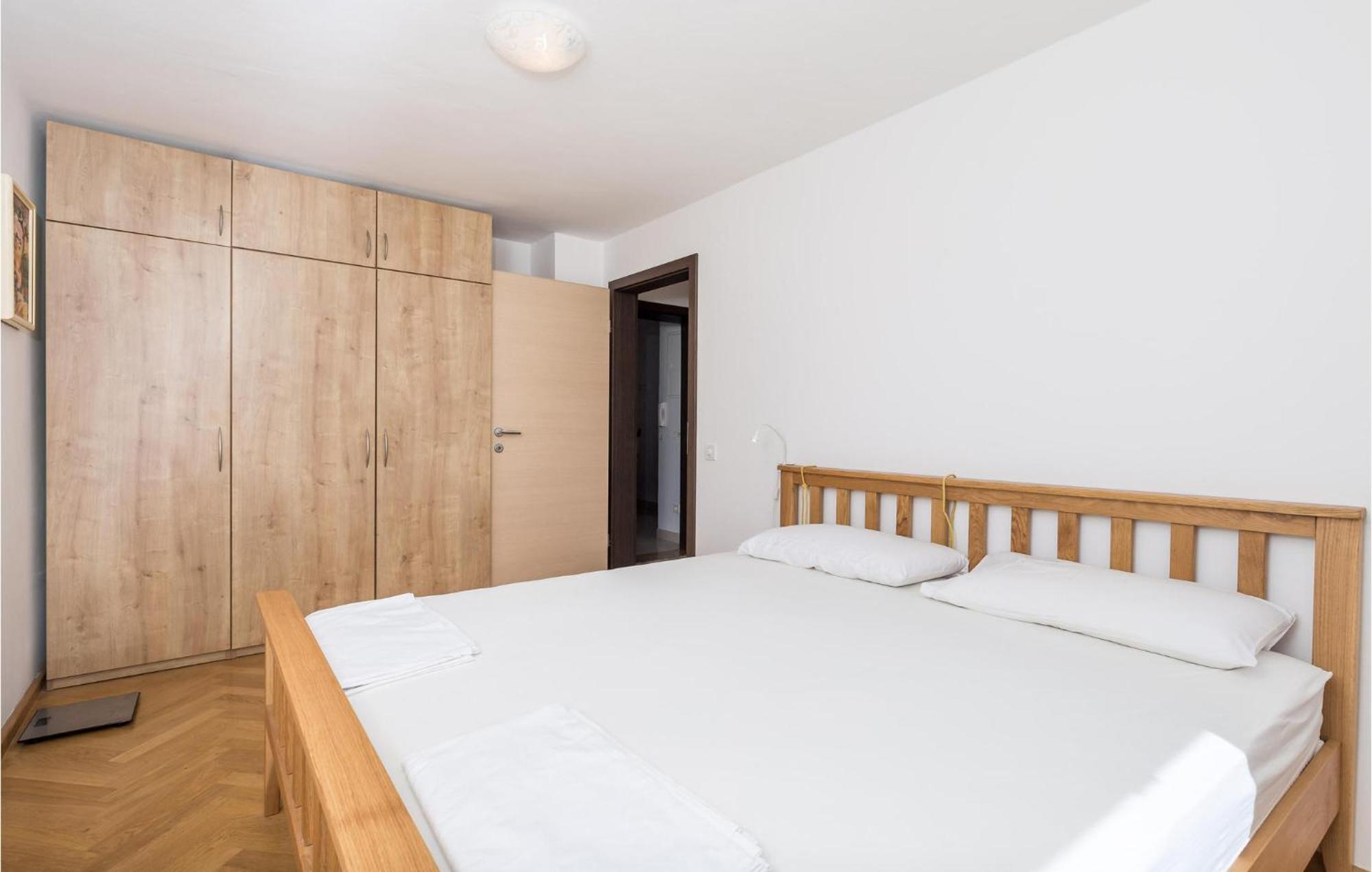 2 Bedroom Awesome Apartment In Veli Lošinj Eksteriør billede