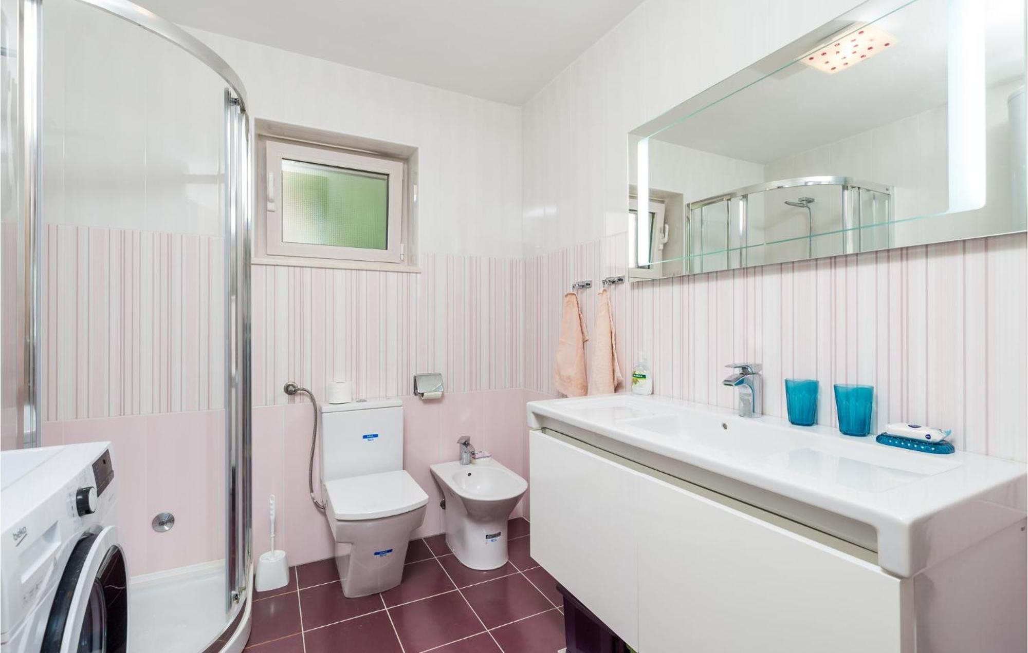 2 Bedroom Awesome Apartment In Veli Lošinj Eksteriør billede