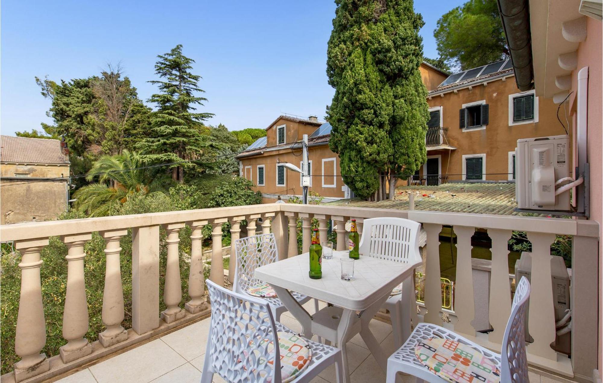 2 Bedroom Awesome Apartment In Veli Lošinj Eksteriør billede
