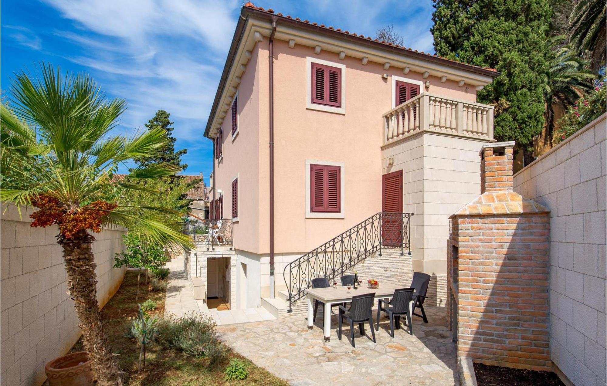 2 Bedroom Awesome Apartment In Veli Lošinj Eksteriør billede