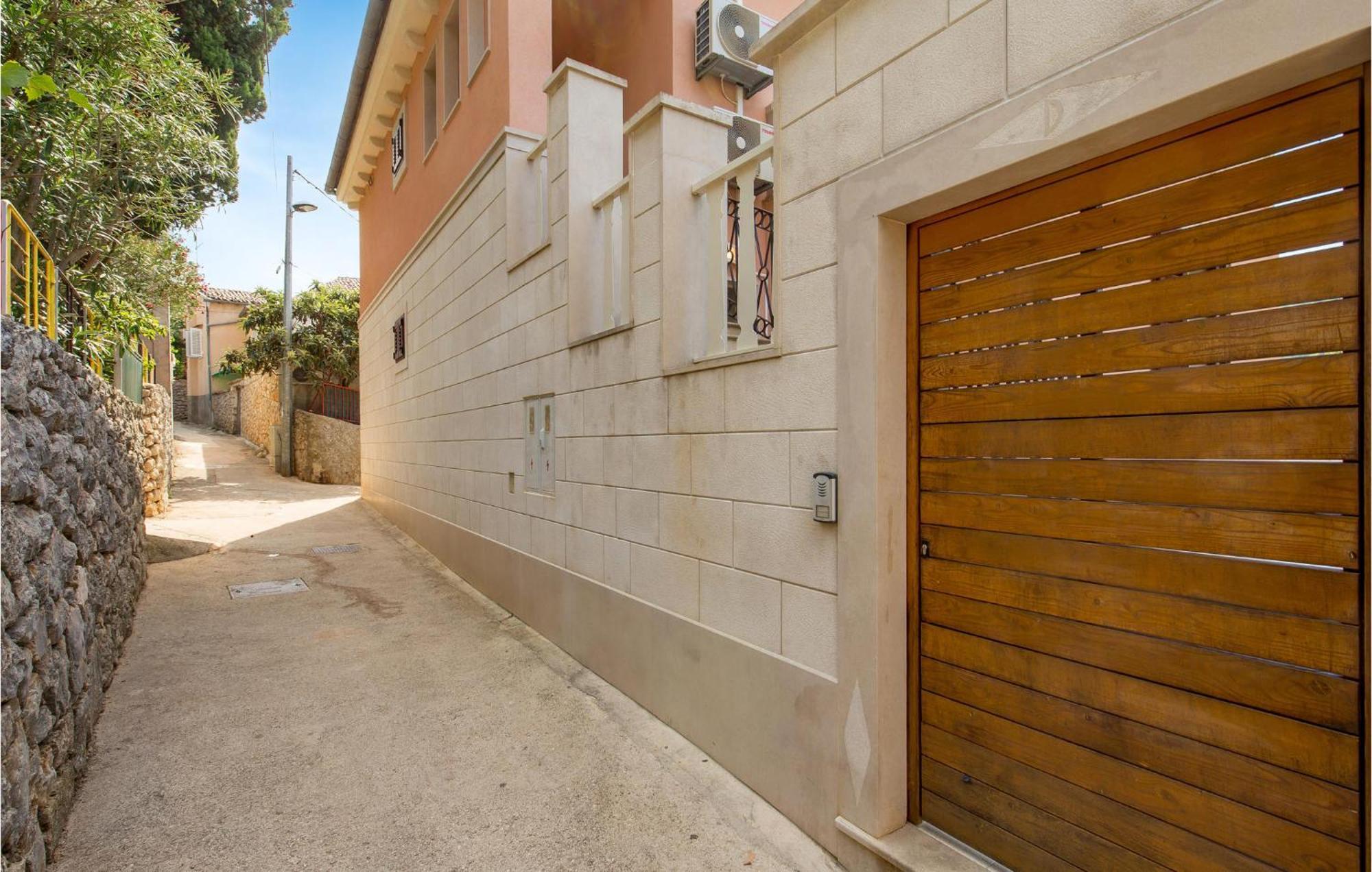2 Bedroom Awesome Apartment In Veli Lošinj Eksteriør billede
