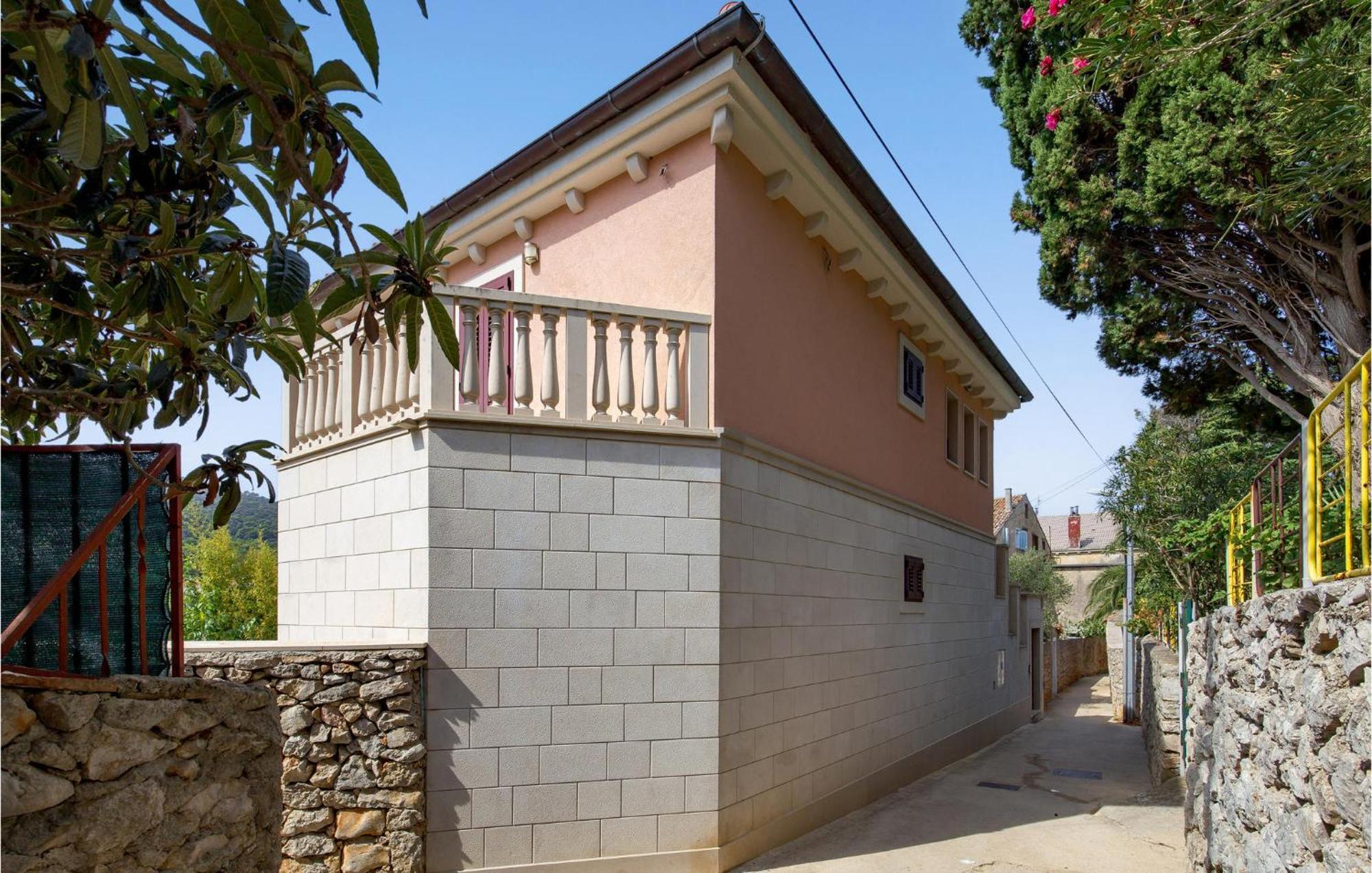 2 Bedroom Awesome Apartment In Veli Lošinj Eksteriør billede