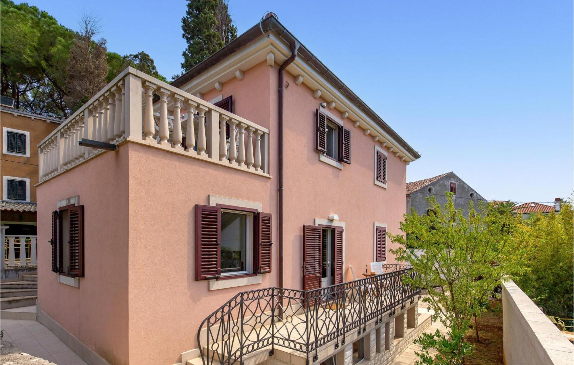 2 Bedroom Awesome Apartment In Veli Lošinj Eksteriør billede