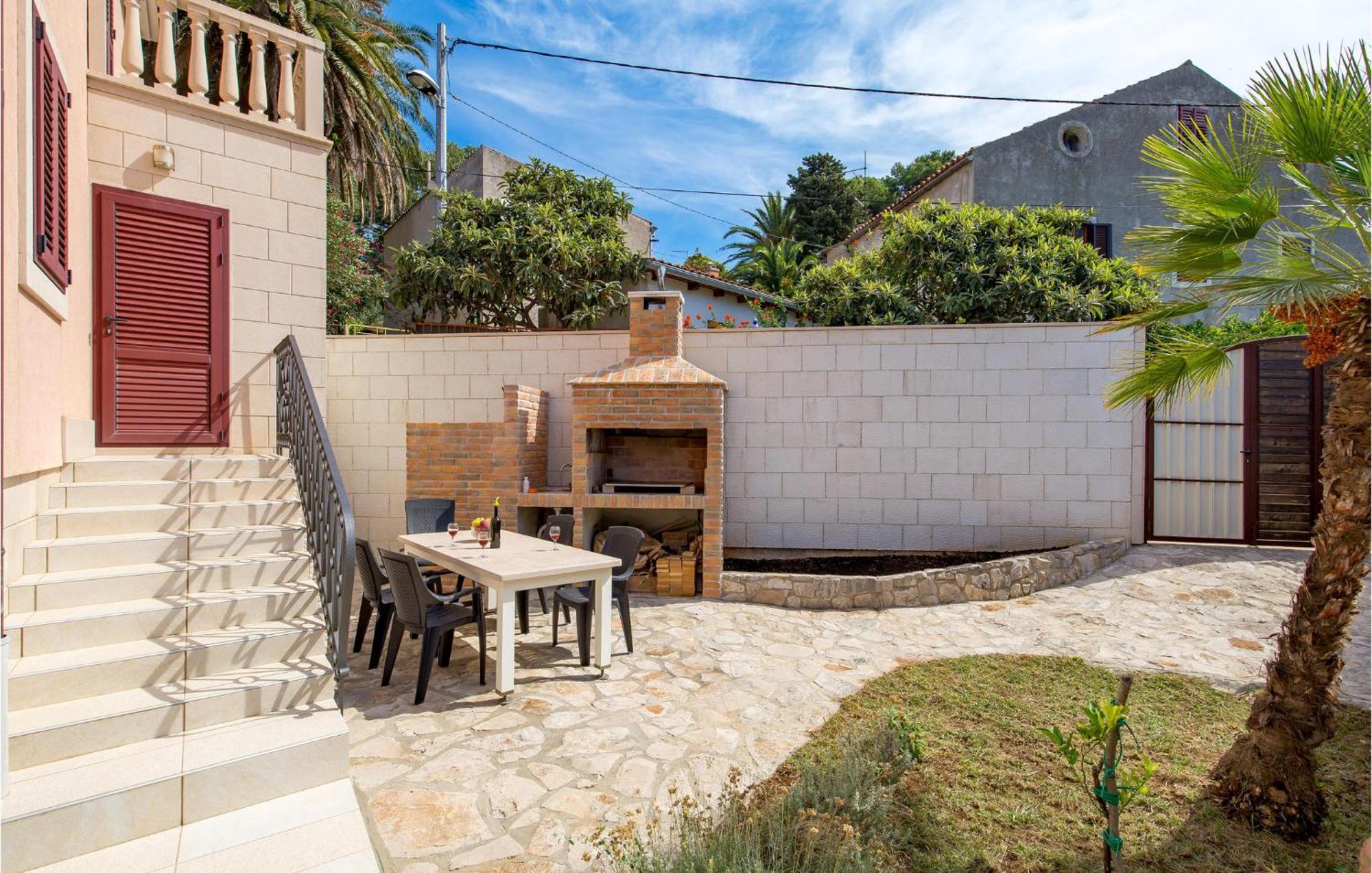 2 Bedroom Awesome Apartment In Veli Lošinj Eksteriør billede